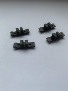 Tri-ang R348 R639 Giraffe Car/Sniper Car track clips (Four)