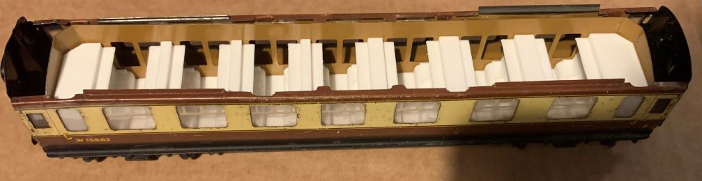 Hornby Dublo D21 Coach Seating Unit Gallery Image