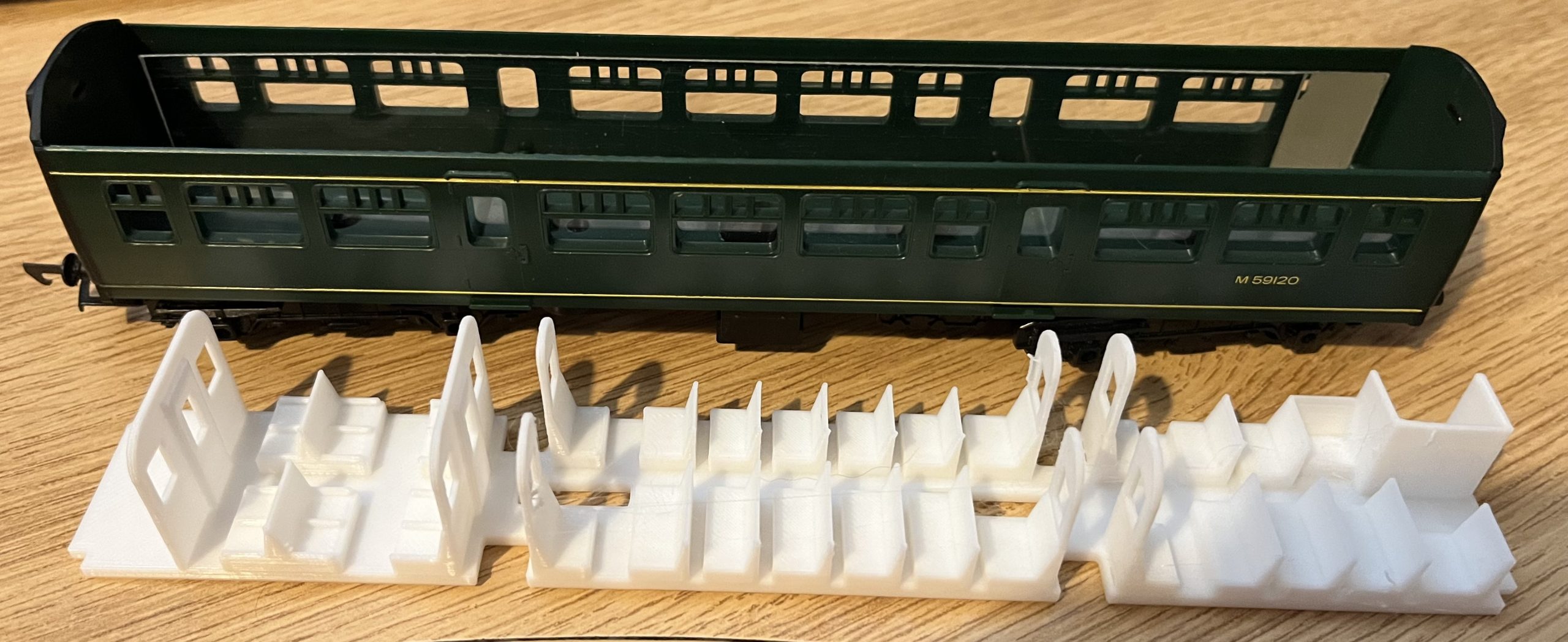 R334 DMU centre car seating unit Product image