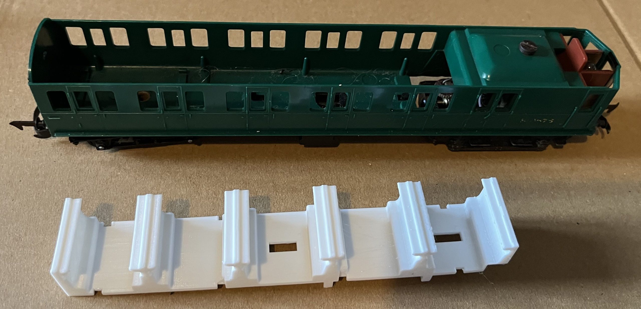 R156 R225 Tri-ang OO gauge EMU Seating Unit - Product Image