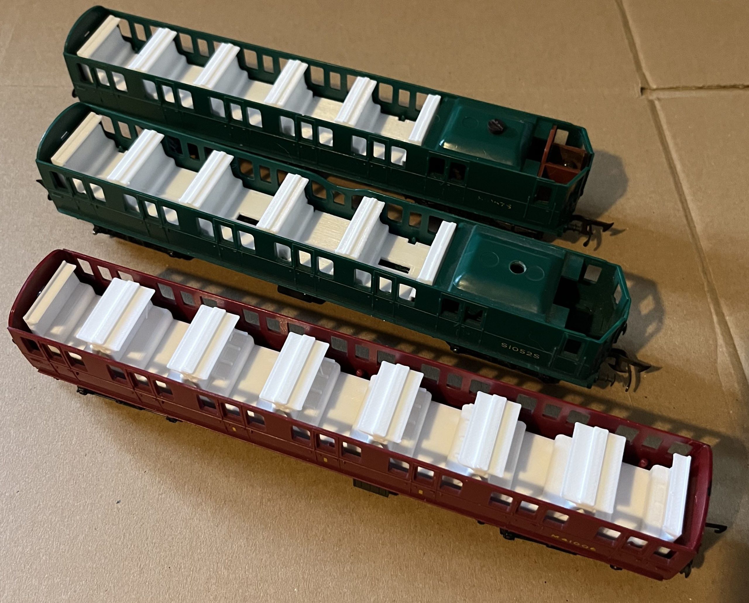 Tri-ang R156 R225 R223 Three Car EMU Seating Units - Gallery Image