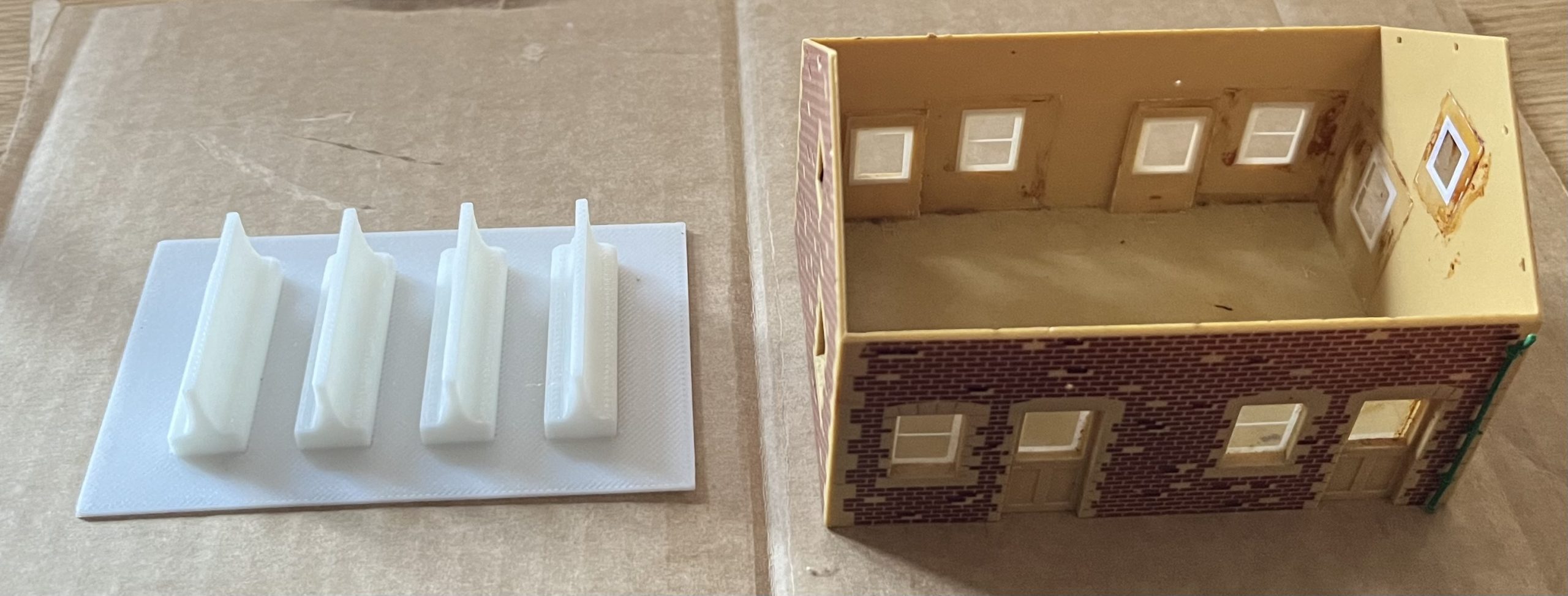 Seating Unit For Hornby R501 Waiting Room Gallery Image