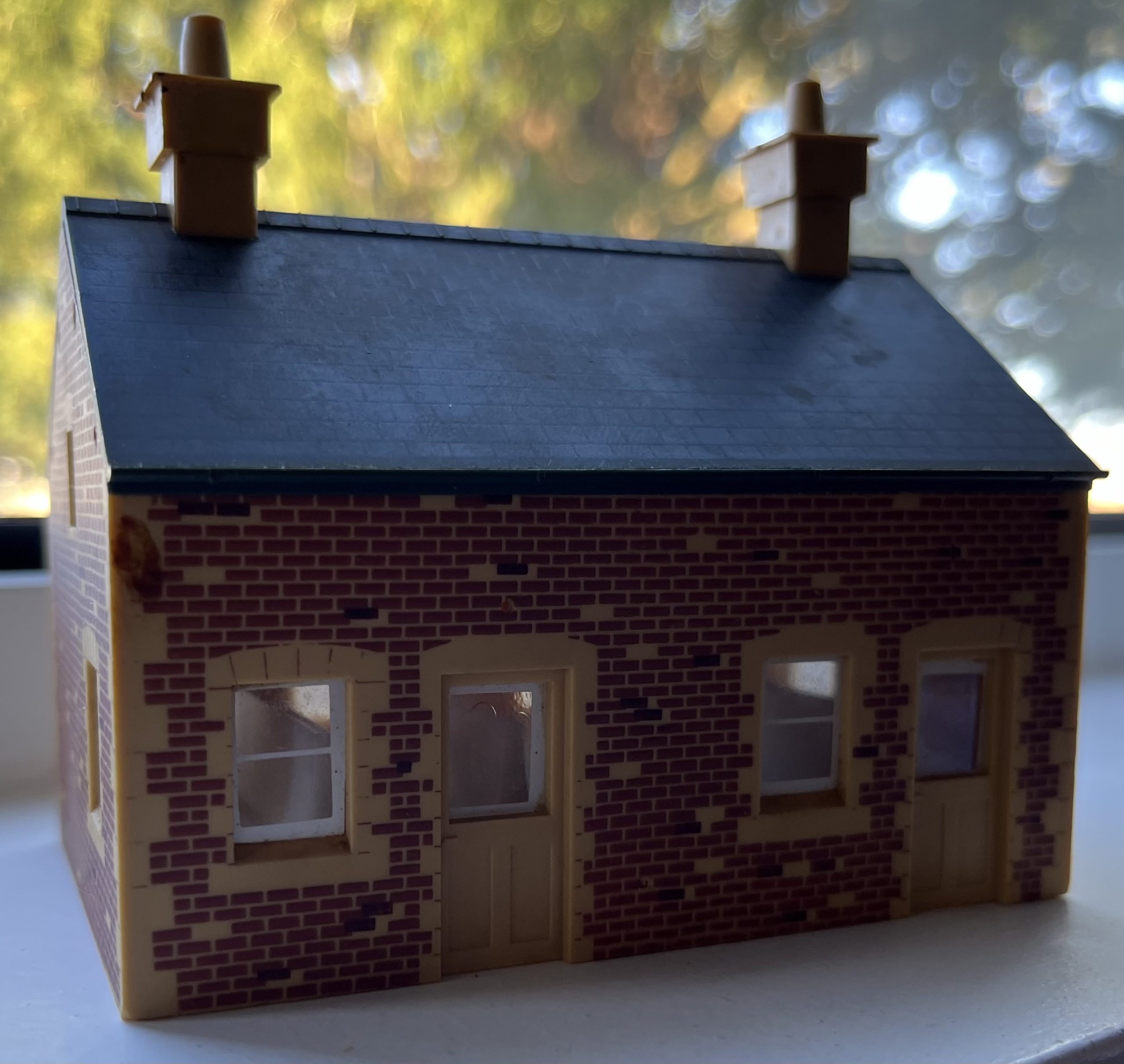 Seating Unit For Hornby R501 Waiting Room Gallery Image