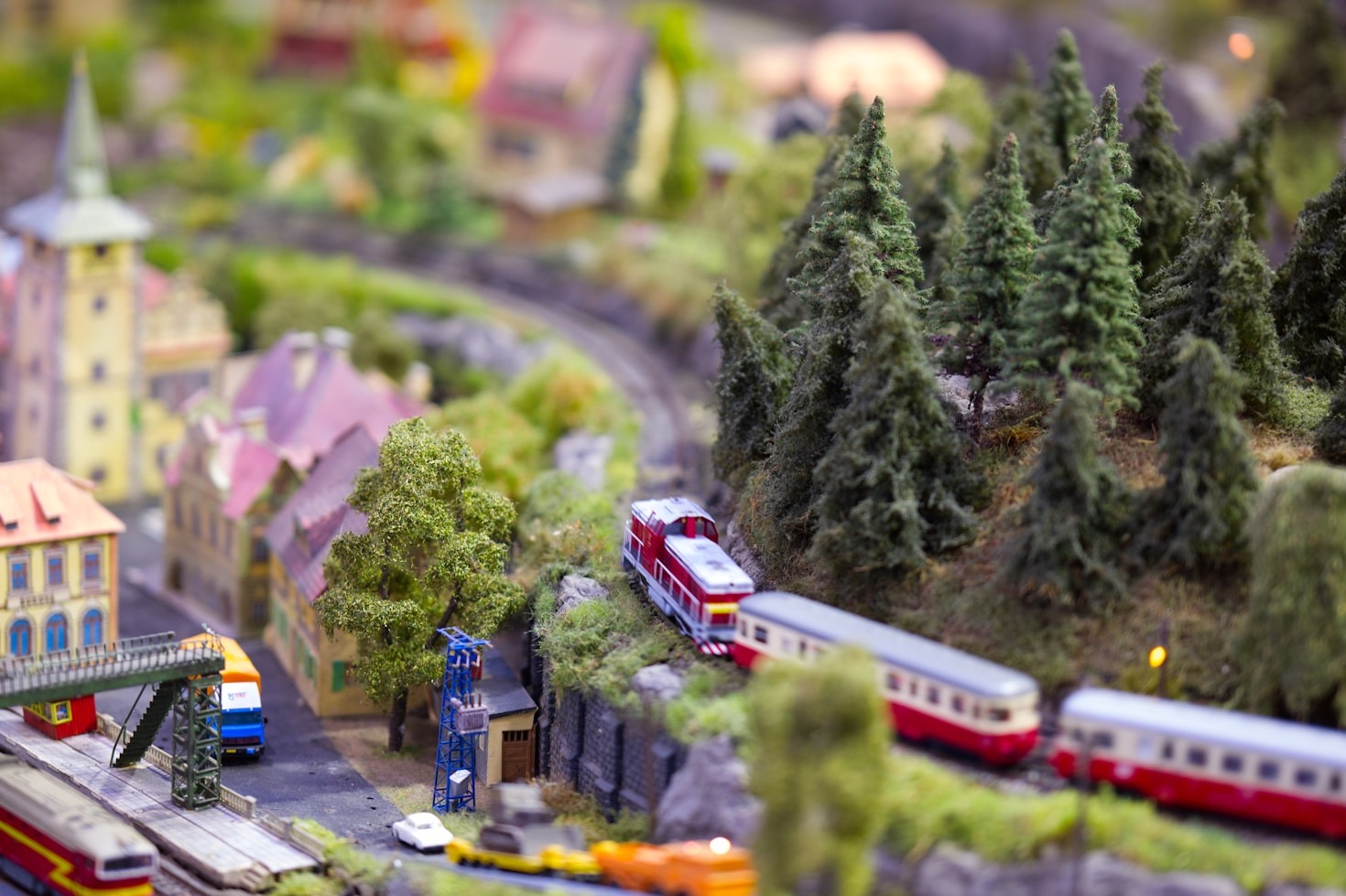 A Guide to Choosing the Right Railway Accessories