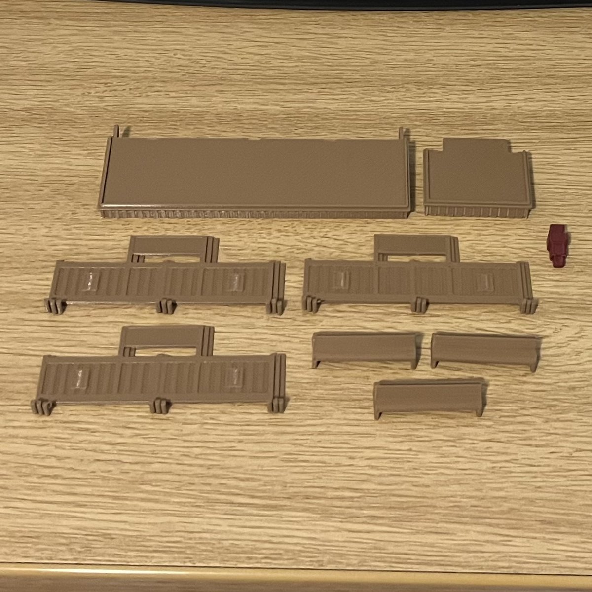 Tri-ang Station Accessory Set Brown Gallery Image
