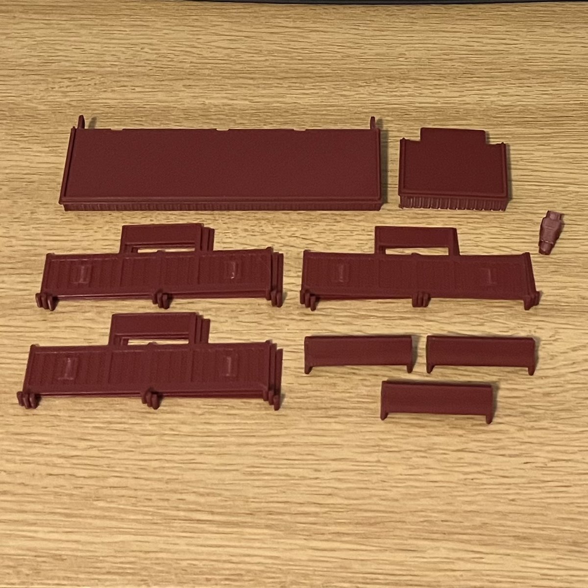 Tri-ang Station Accessory Set Burgundy Gallery Image